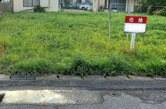 通路奥の土地