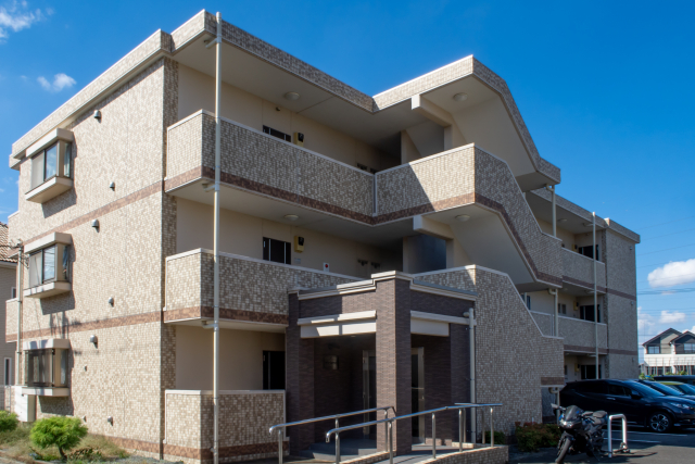 マンションなどの収益物件を売却する方法とは？売却の流れも解説